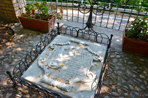 Eremo Dannunziano, San Vito Marina, lapide Barbara Leoni